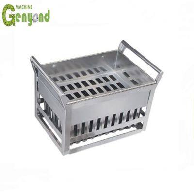 Machine de traitement de la crème glacée et des noix de petite capacité