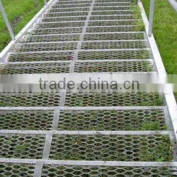 Metal building materials Expanded metal mesh Galvanized steel walkway on street