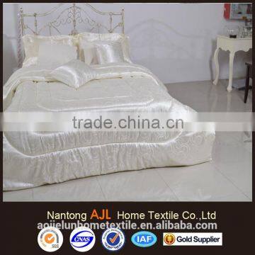 Wholesale Saudi Arabia Market Winter Bed Skirt Beige Jacquard Comforter Sets