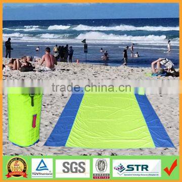 2016 New Products Compact Picnic Beach Outdoor Blanket With Loops And Pouch