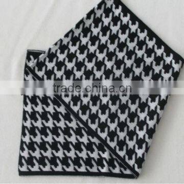 cashmere jacquard knitted scarf with houndstooth pattern