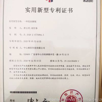 The utility model relates to a low patting foot st