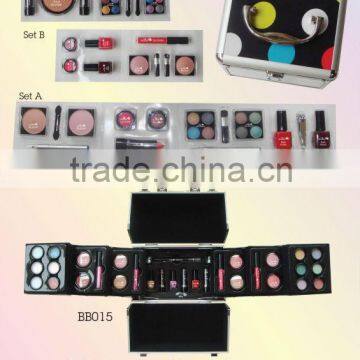 Alumnium Make-Up Set