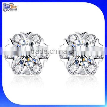 Chic Brilliant Snowflake Earring Design 925 Sterling Silver Synthetic Diamond Stud Earrings Crystal Snowflake Earring Woman