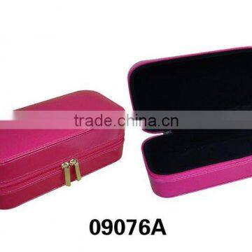 Oblong fashionable jewelry box with velvet lining