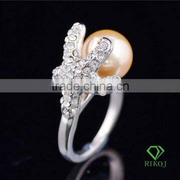 18k white gold crystal starfish pearl ring