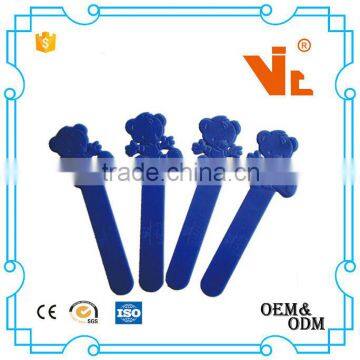 V-GF16-11 bear shape plastic tongue depressor