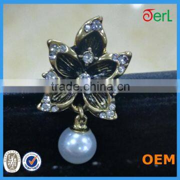 Beautiful button crystal button flower button with plastic pearl