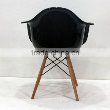 replica classic Italian design fiberglass material DAW side chair with wooden legs