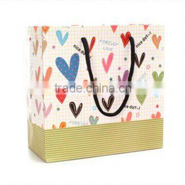 Colorful Heart Pattern Custom Gift Paper Bag for Candle photo-3