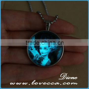 New Promotional Gift Jewelry Ghost Round Locket Glow in Dark Pendant Halloween Pumpkin Light Decorations