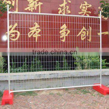 Welded wire mesh fence