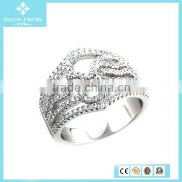 China Manufacturer Fashion 925 Silver Custom Engagement Ring