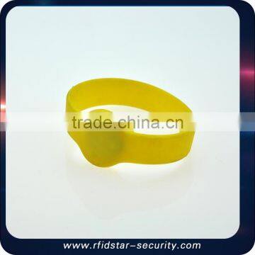 Best Selling 13.56MHz HF RFID MF IC Waterproof Wristband photo-2