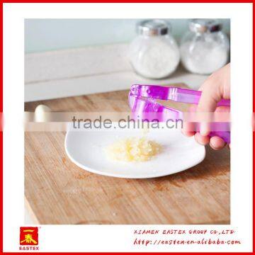 Manual Convenient Use Plastic PC Garlic Presser and Crusher photo-3