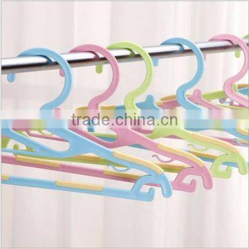 2015 New High Quality Plastic Hanger in Factory Price/manufacturer in Shenzhen OEM Wholesale Plastic Hanger photo-3