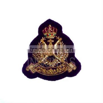 Oman Polis Army Officers cap badge