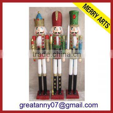 Zhejiang Factory wholesale outdoor large decorative wooden nutcrackers with height fur hat