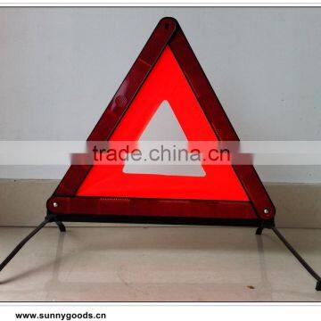 reflecting warning triangle with E-mark