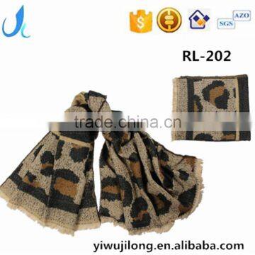 Hot new products factory direct sale leopard scarf wholesaler