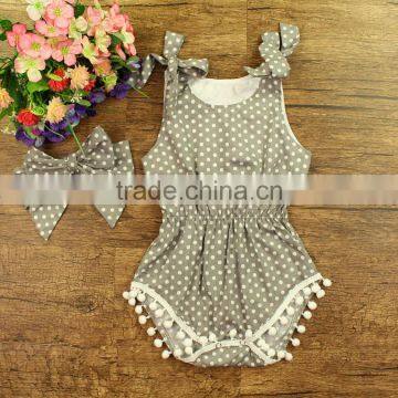 Wholesale grey spot infant outfit baby pom pom romper M6082511
