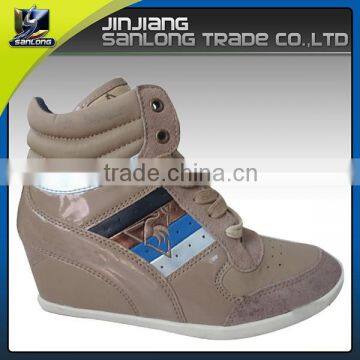 China Latest Design Fashion Women Hidden Wedge Sneaker