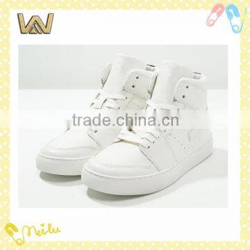 New style white mid cut casual footwear D15032