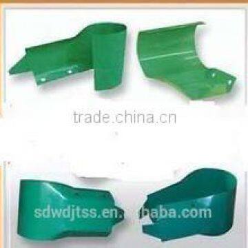 Roadway guardrail rail end