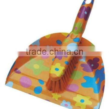 DUSTPAN WITH BRUSH