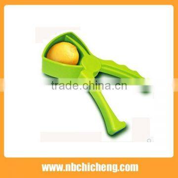 2015 Wholesale Lemon Squeezer Hand Mini Automatic Lemon Juicer photo-2