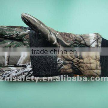 Camouflage color anti-slip winter gloves with 3M lining