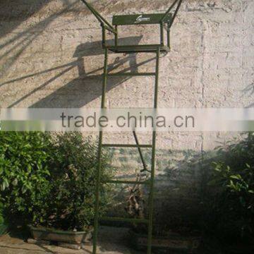 Hunting ladder stand