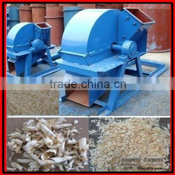 Wood chipping machine for horse bedding