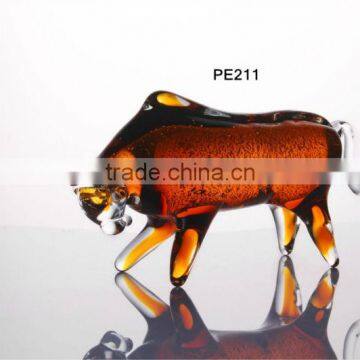 Glass Desktop Bull Ornaments from guangzhou China gift arts and crafts