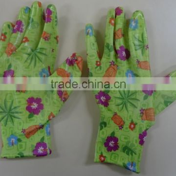 nitrile coated gloves; nitrile work gloves for gardem use+13 guage polyester shell with transparent nitrile coated palm