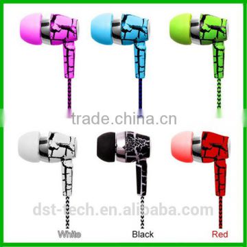 Noise isolation earphone earbuds for phone calls and music