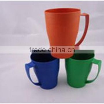 SD0202 Three Colors Plastic Cup Drink Hot Resistant With Handle Shank