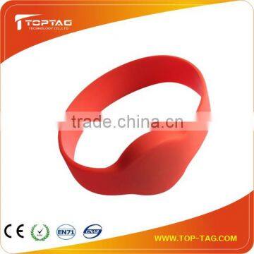 125Khz EM4200 TK4100 waterproof silicone RFID wristband for payment ticketing tracking