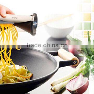 High Quality Commercial Tri-blade Plastic Spiral Vegetable Slicer photo-3