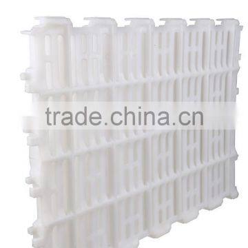 Plastic floor for pig farming