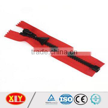 Fashion Ykk Color Red Tape Black Teeth Plastic Zipper photo-2