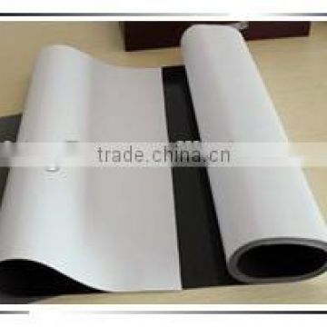 Magnetic roll with vinyl