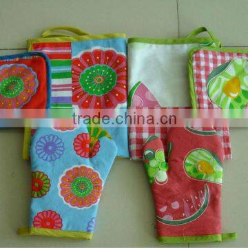 kitchen gloves,pot holder and Apron