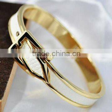 Fashion Bling Bling Metal Bracelet Stuck with PU Leather