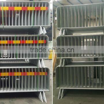 Hot dipped galvanized crowd barrier made in China,best portable crowd control barricade produced by years experienced factory