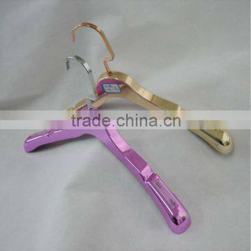 LH-47 Golden Hanger Plastic Top Plastic Hanger