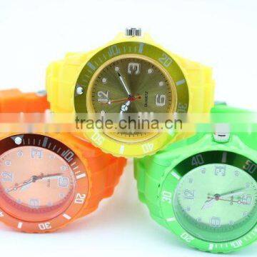 2016 New and Hot Sale Fashion Sport Silicone Watch Cheap Price Small Order Quantity Customized Watch