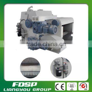 Wood logs shredder machine branches wood slabs cutting machine in MDF plant