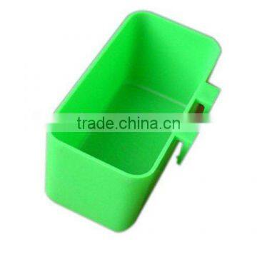 Plastic suspended feeder small avirulent non-toxic material