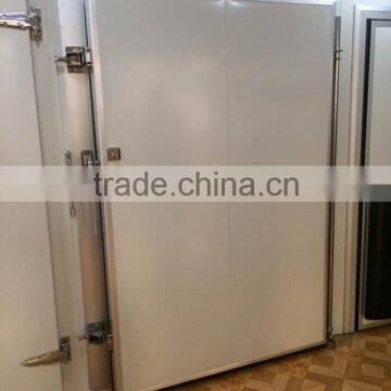 Cold storage room swing door with rotating shaft